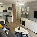 Solna 11a Z Garazem W Cenie شقة