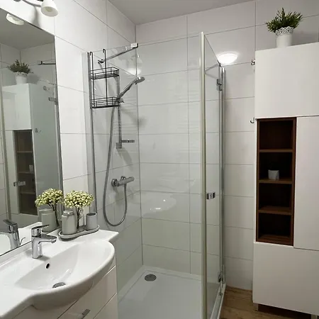 Solna 11a Z Garazem W Cenie Kołobrzeg